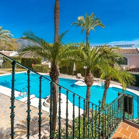 Sunny 2 Bdrm Paradise In Aloha Gardens Apartment Marbella