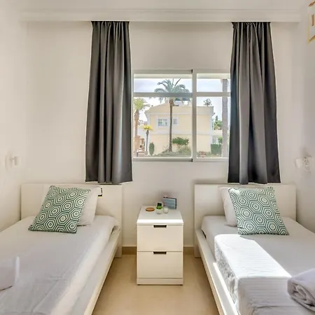 Sunny 2 Bdrm Paradise In Aloha Gardens Marbella