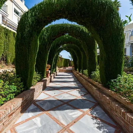 Sunny 2 Bdrm Paradise In Aloha Gardens *