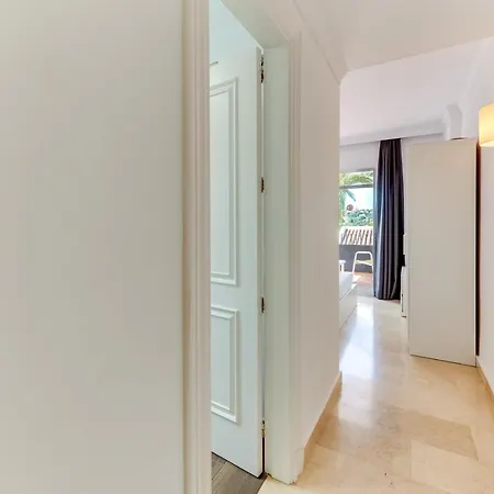 Sunny 2 Bdrm Paradise In Aloha Gardens Apartment
