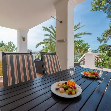Apartment Sunny 2 Bdrm Paradise In Aloha Gardens Marbella