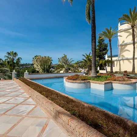 Sunny 2 Bdrm Paradise In Aloha Gardens Apartment Marbella