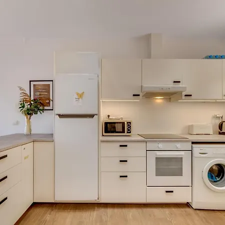 Apartment Sunny 2 Bdrm Paradise In Aloha Gardens Marbella